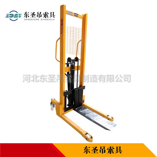 手動式堆高車作業原理--河北東圣吊索具制造有限公司--液壓堆高車|手動叉車|小型攪拌機|石材夾具