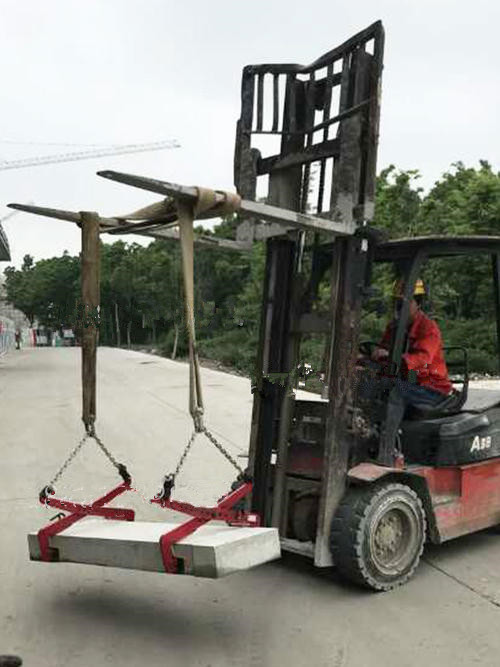 1噸液壓堆高車與石材夾具配合使用現場--河北東圣吊索具制造有限公司